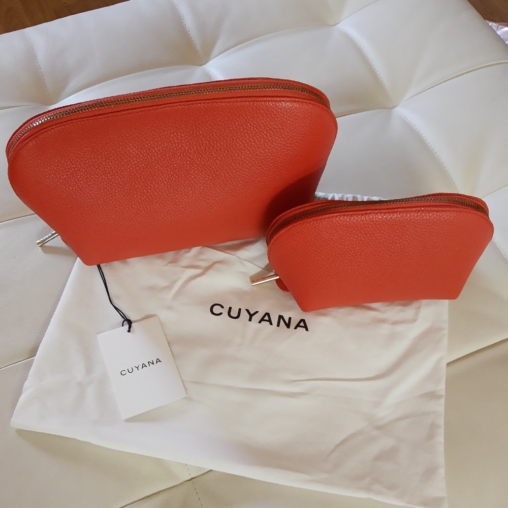 Cuyana Travel Case set Red